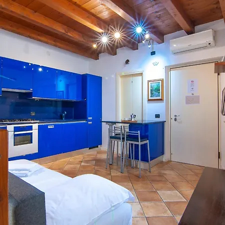 Dimora Teatro 4 With 3 Sleeps And Balcony Verona