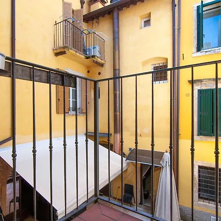 Dimora Teatro 4 With 3 Sleeps And Balcony Apartamento