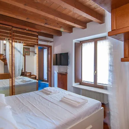 Apartamento Dimora Teatro 4 With 3 Sleeps And Balcony