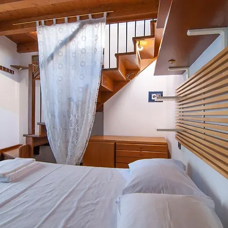 Apartamento Dimora Teatro 4 With 3 Sleeps And Balcony *