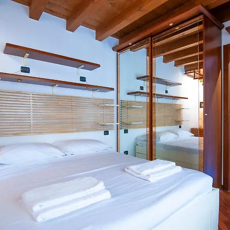 Apartamento Dimora Teatro 4 With 3 Sleeps And Balcony Verona